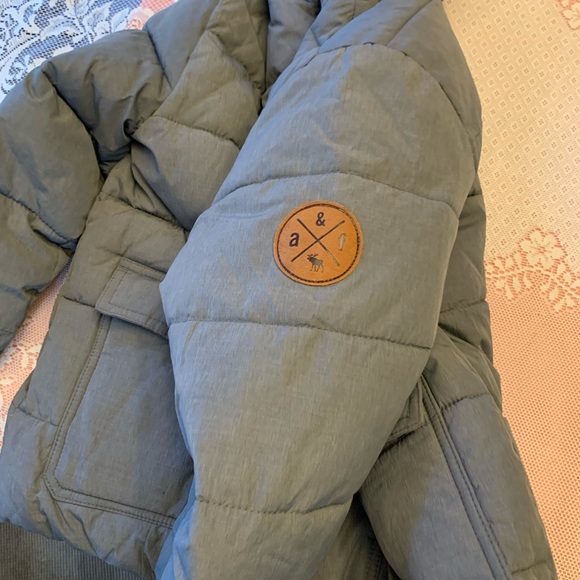 Abercromie - Picture 6 of 6